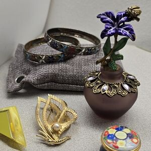 Decorative Jewelry & Trinket Set – Brooches, Bracelets & Mini Boxes